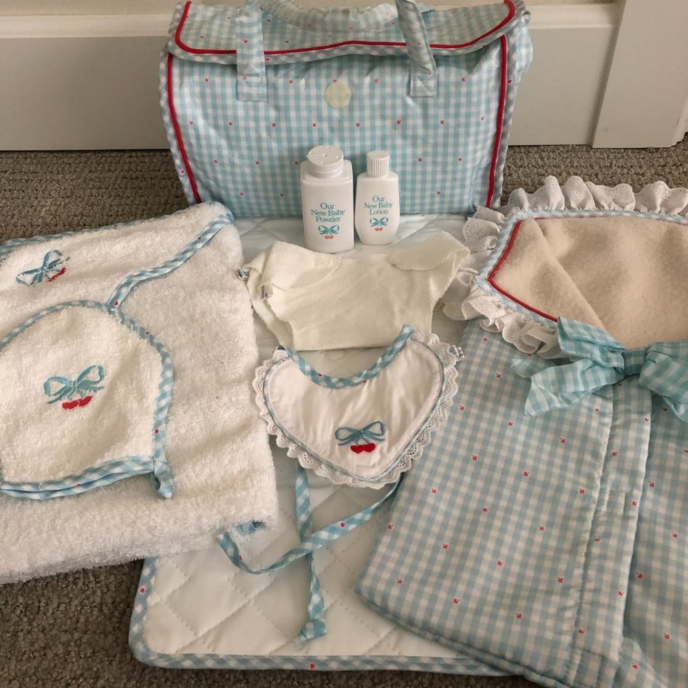 Pleasant Company (American Girl) - "Our New Baby" Diaper Bag and Bunting